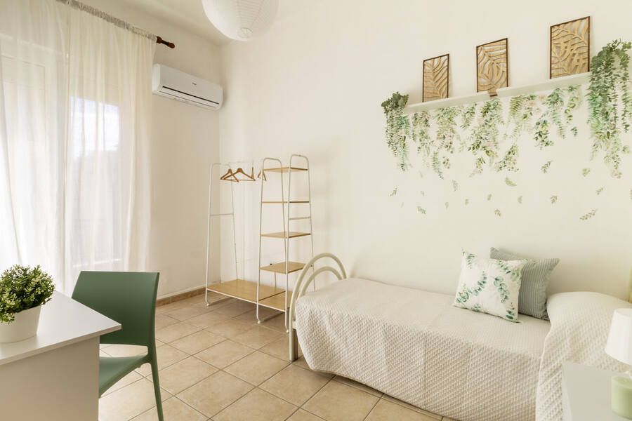 Camera relax con decorazioni verdi